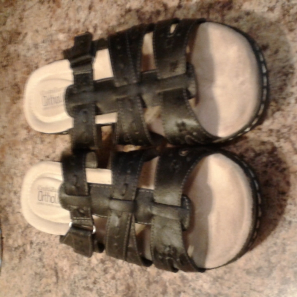 9 med croft & barrow ortholite sandals